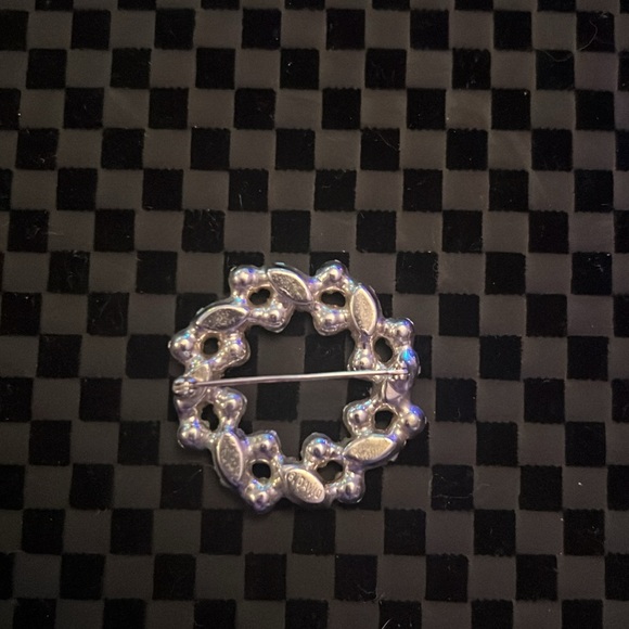 Vintage B David Rhinestone Wreath Brooch - Picture 2 of 4